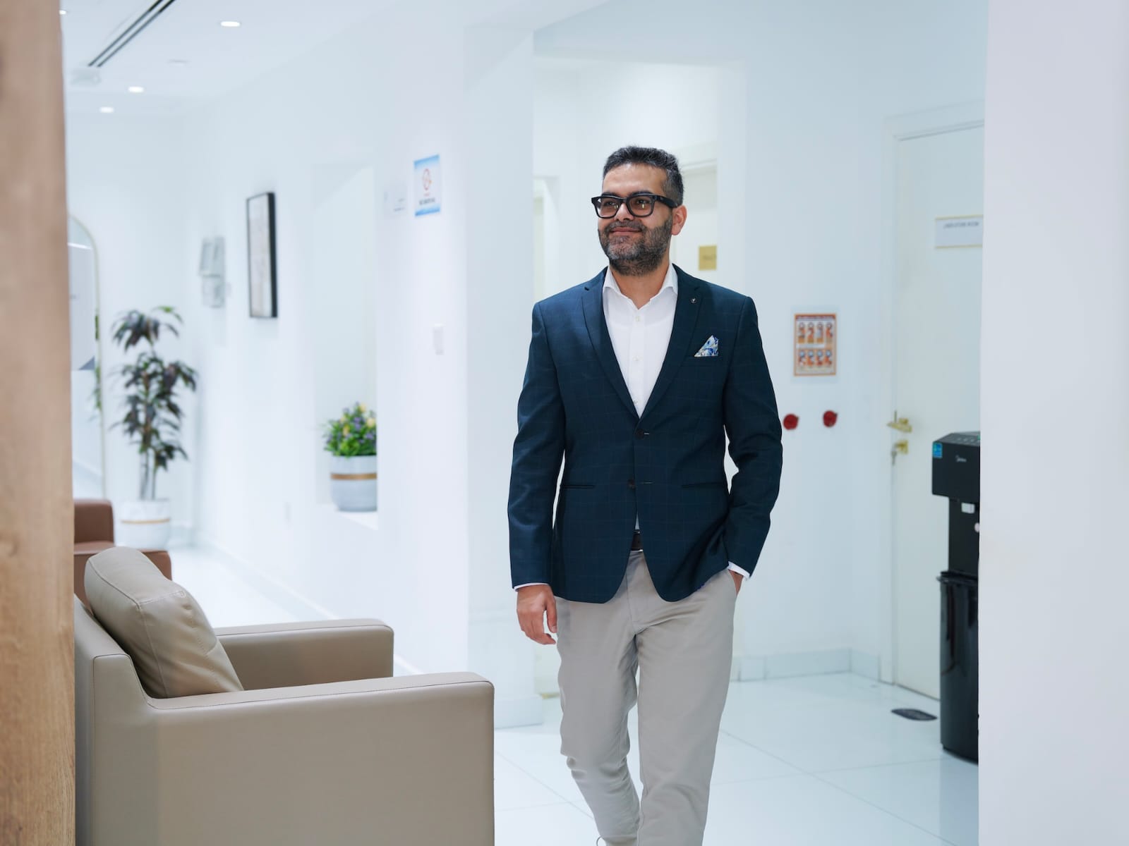 Dr Vikesh Vij